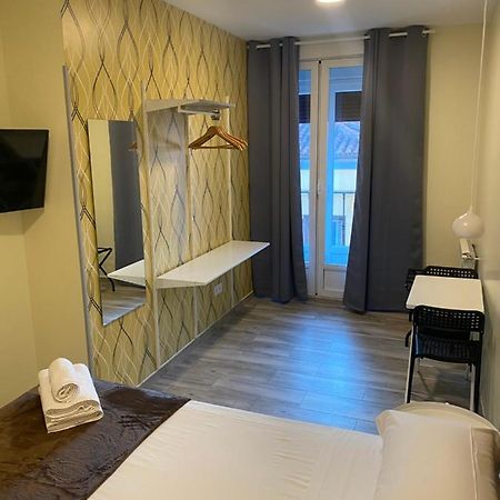Hostal Alaska Madrid Extérieur photo
