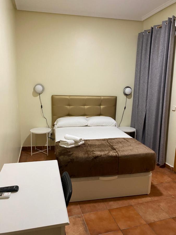 Hostal Alaska Madrid Extérieur photo