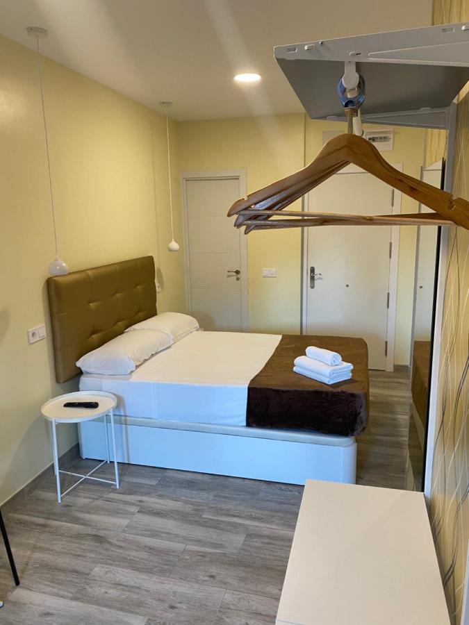 Hostal Alaska Madrid Extérieur photo