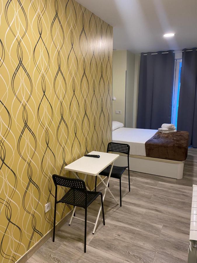 Hostal Alaska Madrid Extérieur photo
