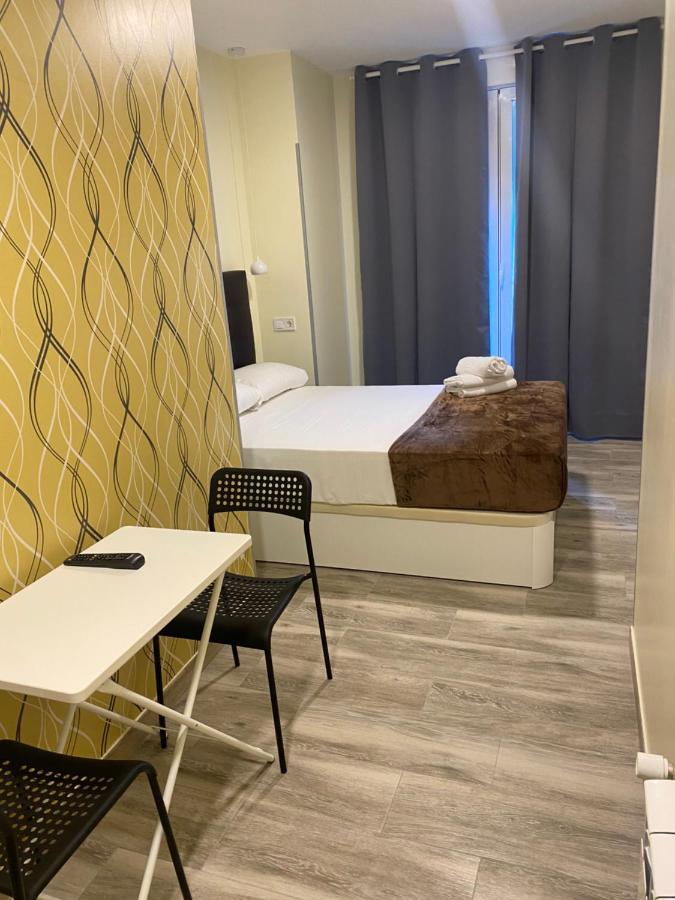 Hostal Alaska Madrid Extérieur photo