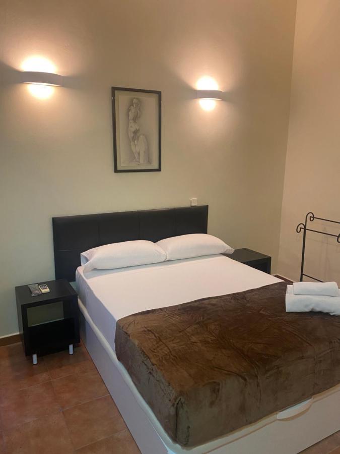 Hostal Alaska Madrid Extérieur photo