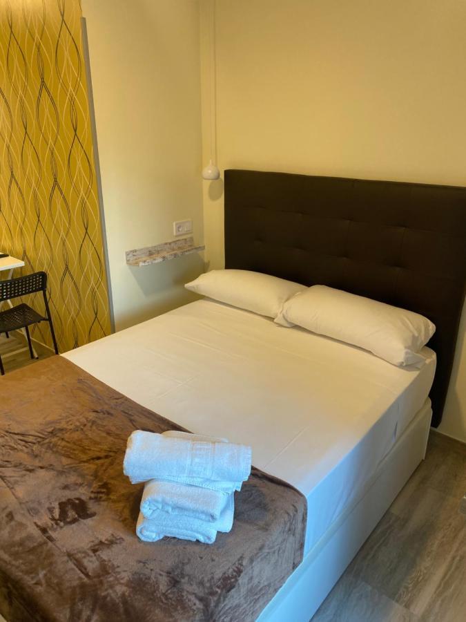 Hostal Alaska Madrid Extérieur photo