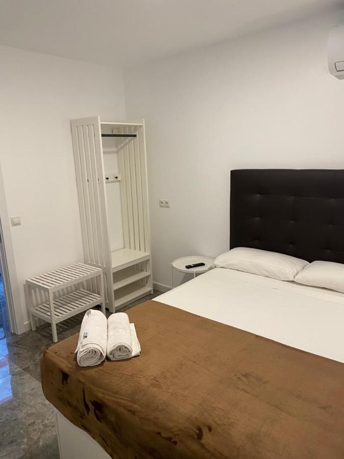 Hostal Alaska Madrid Extérieur photo