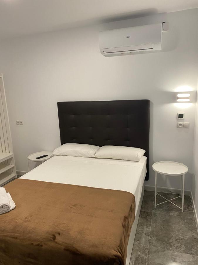 Hostal Alaska Madrid Extérieur photo