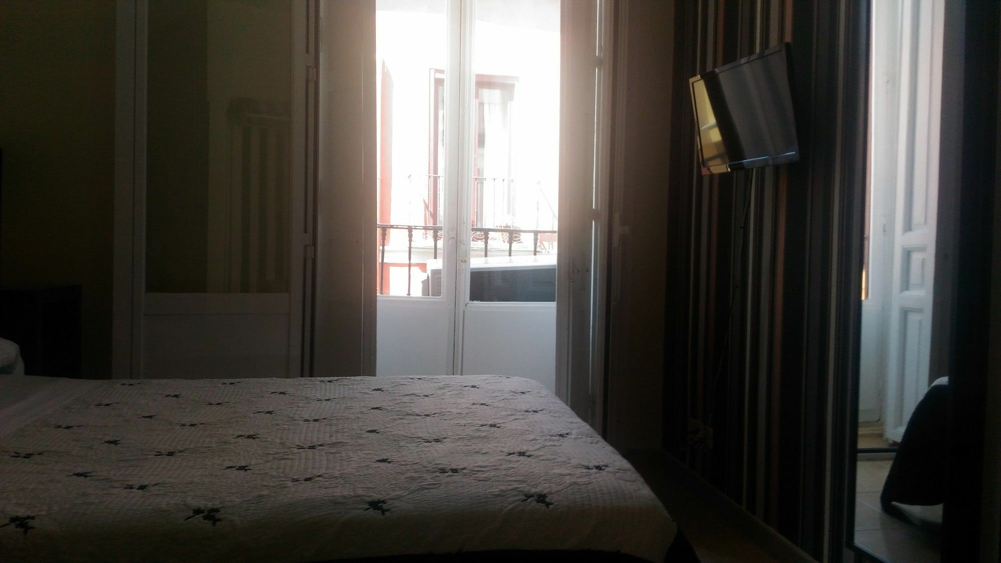 Hostal Alaska Madrid Extérieur photo