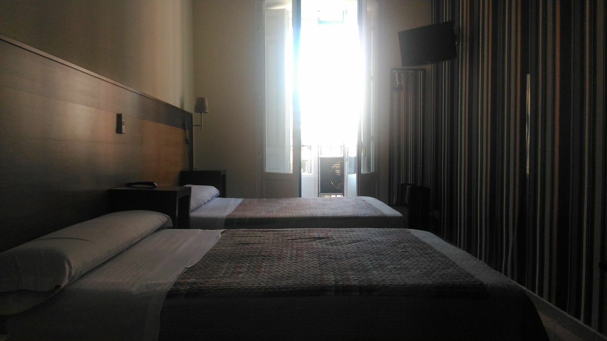 Hostal Alaska Madrid Extérieur photo