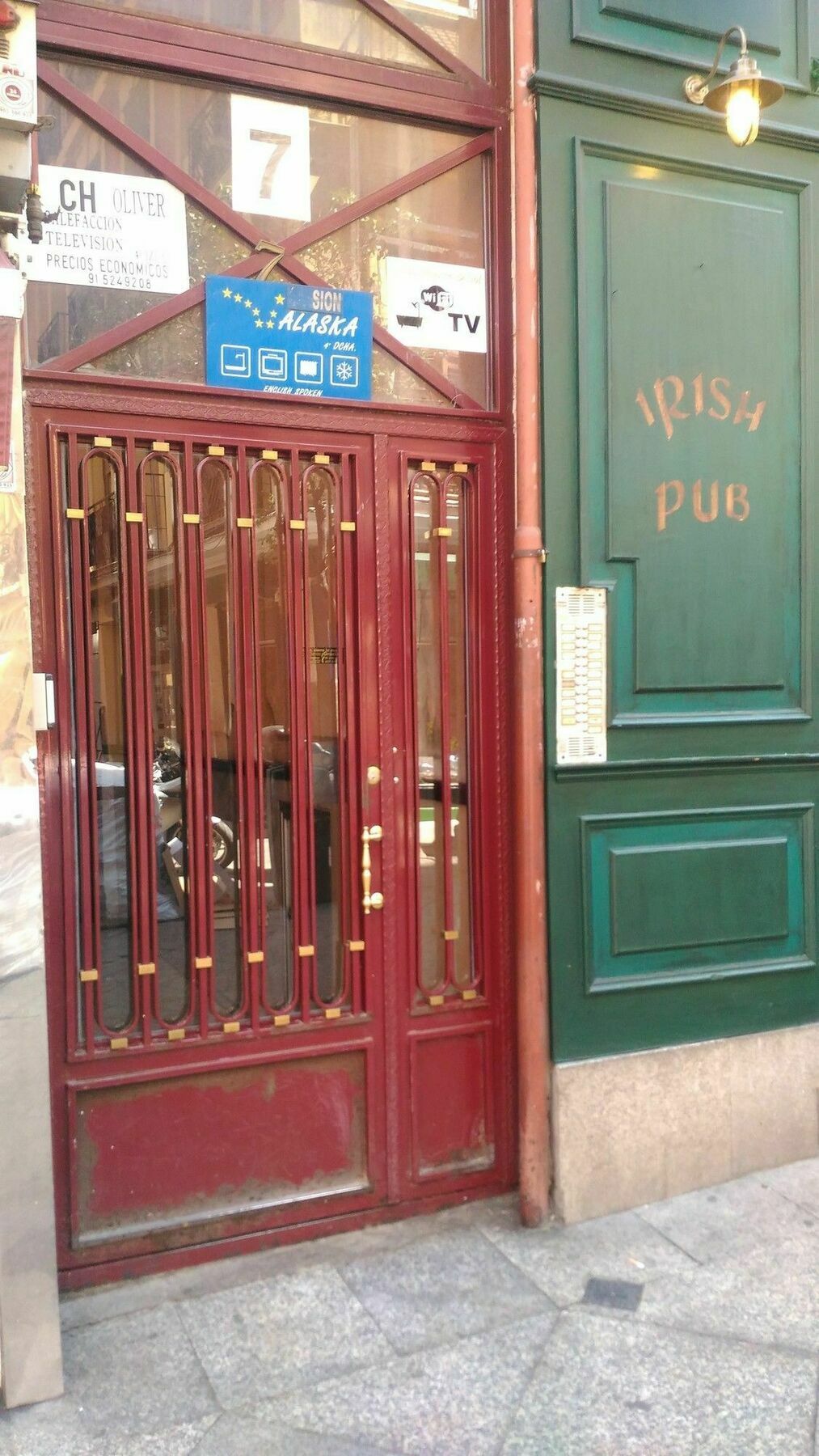 Hostal Alaska Madrid Extérieur photo