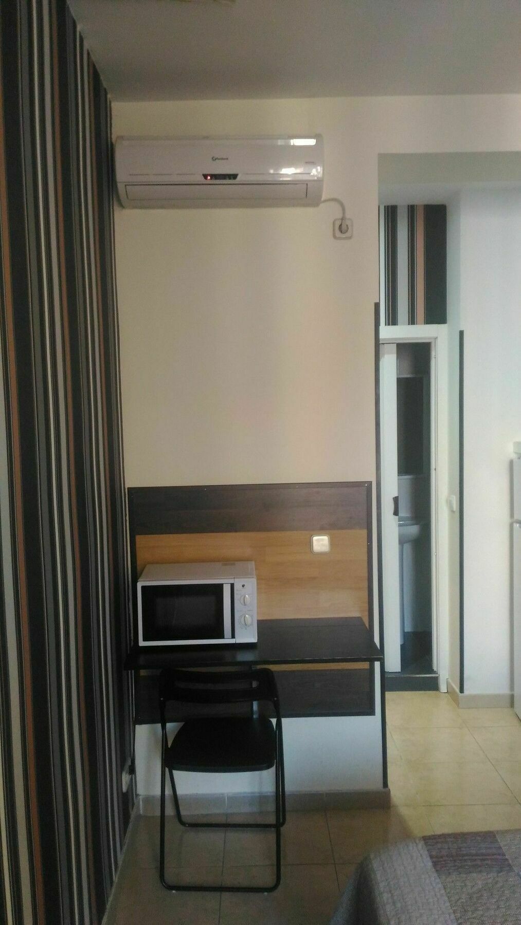 Hostal Alaska Madrid Extérieur photo