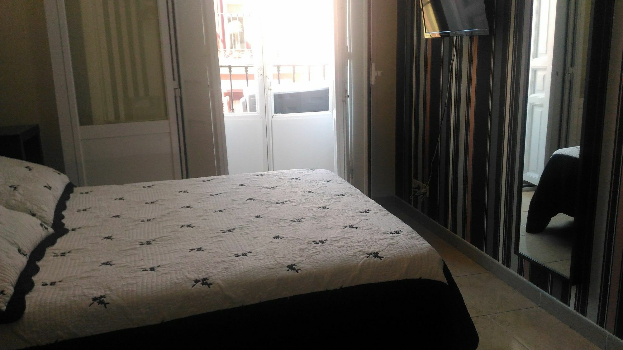 Hostal Alaska Madrid Extérieur photo