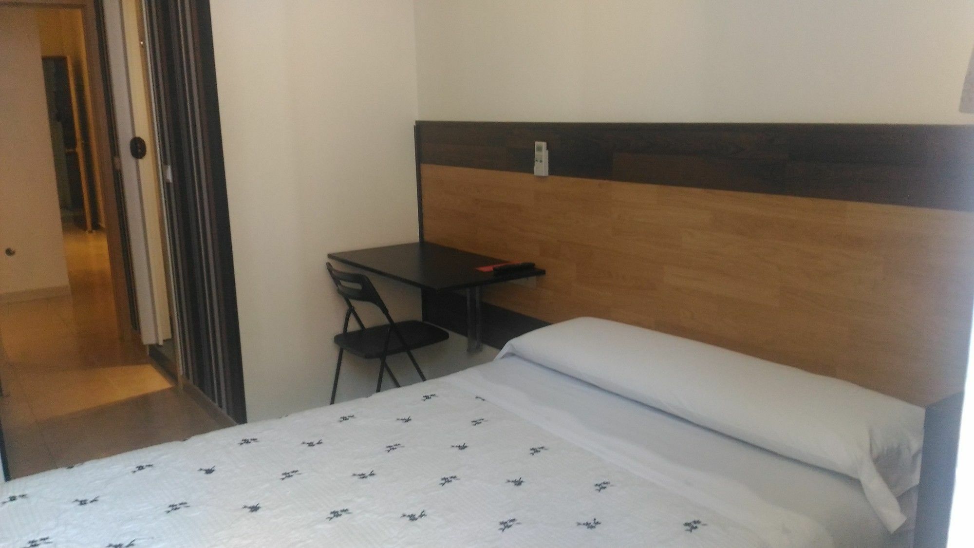 Hostal Alaska Madrid Extérieur photo