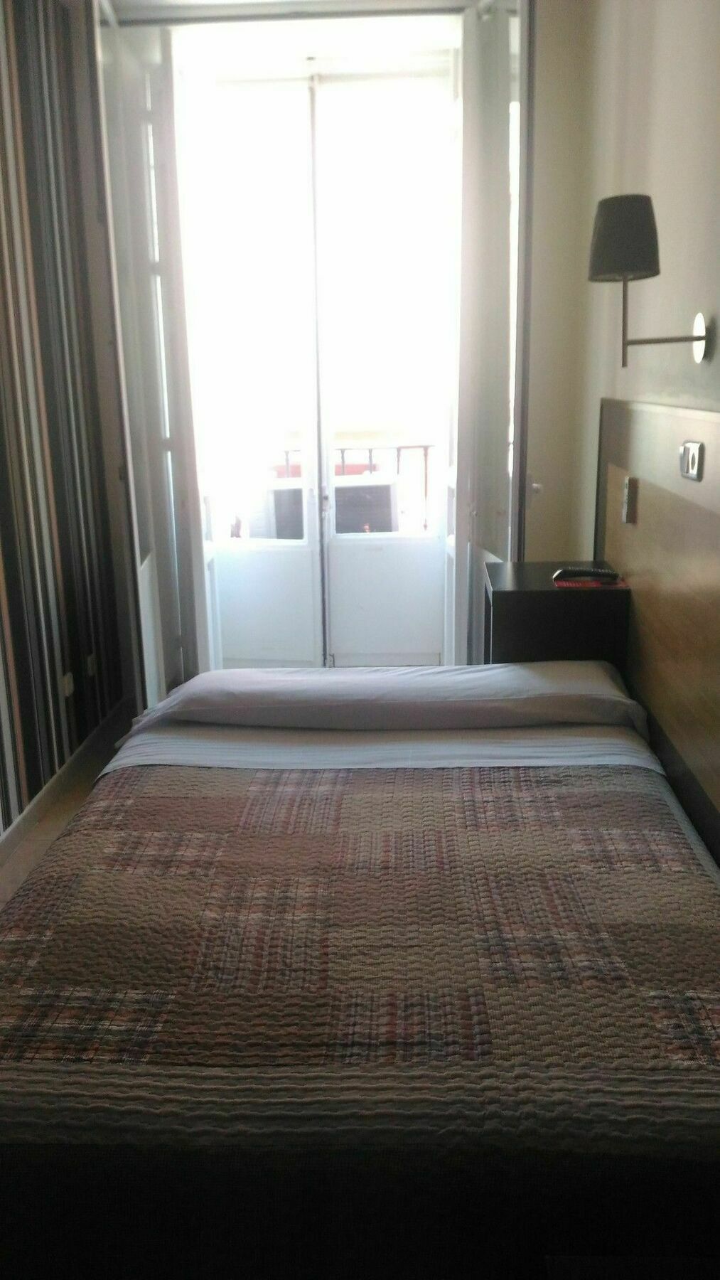 Hostal Alaska Madrid Extérieur photo