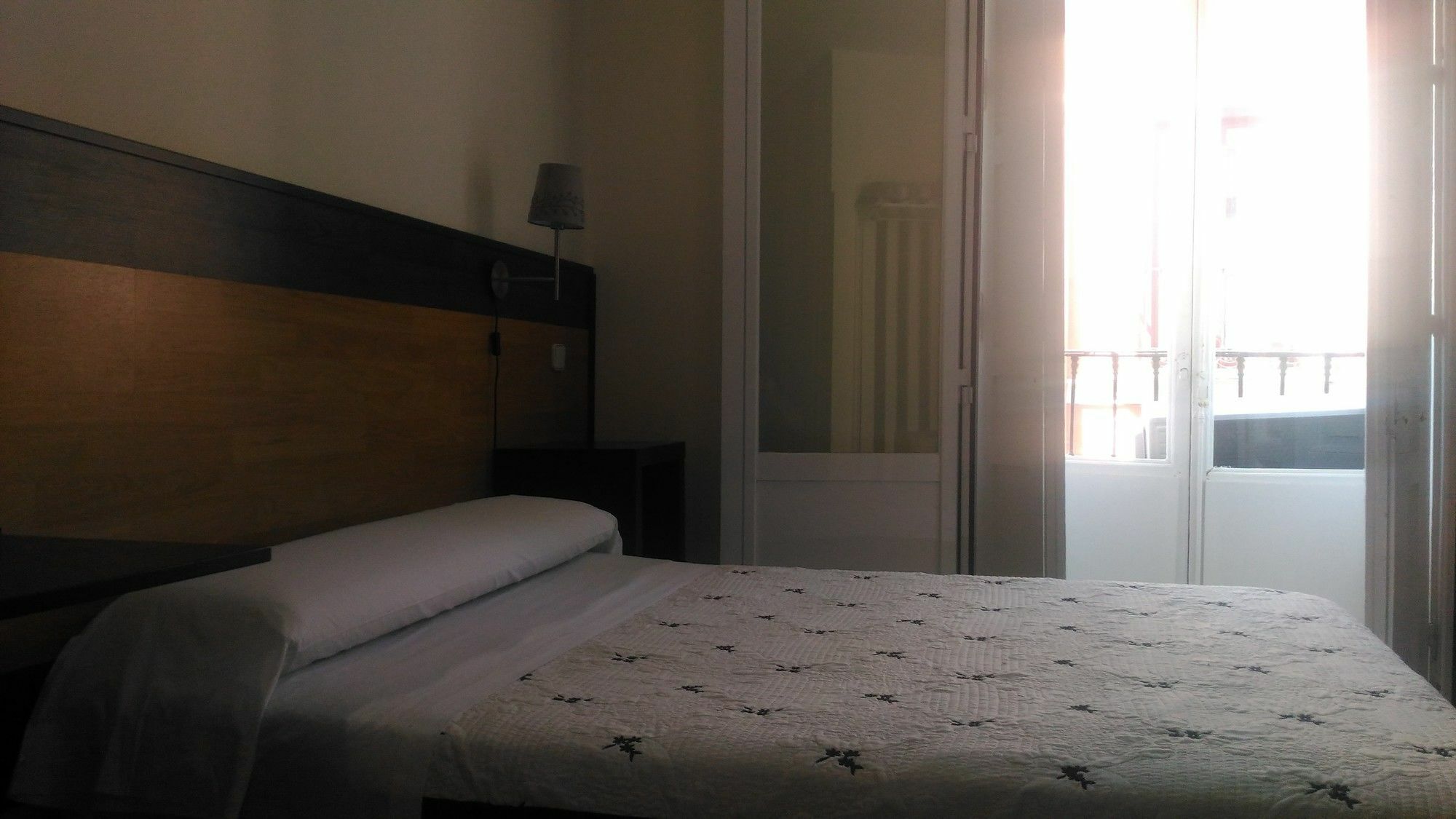 Hostal Alaska Madrid Extérieur photo