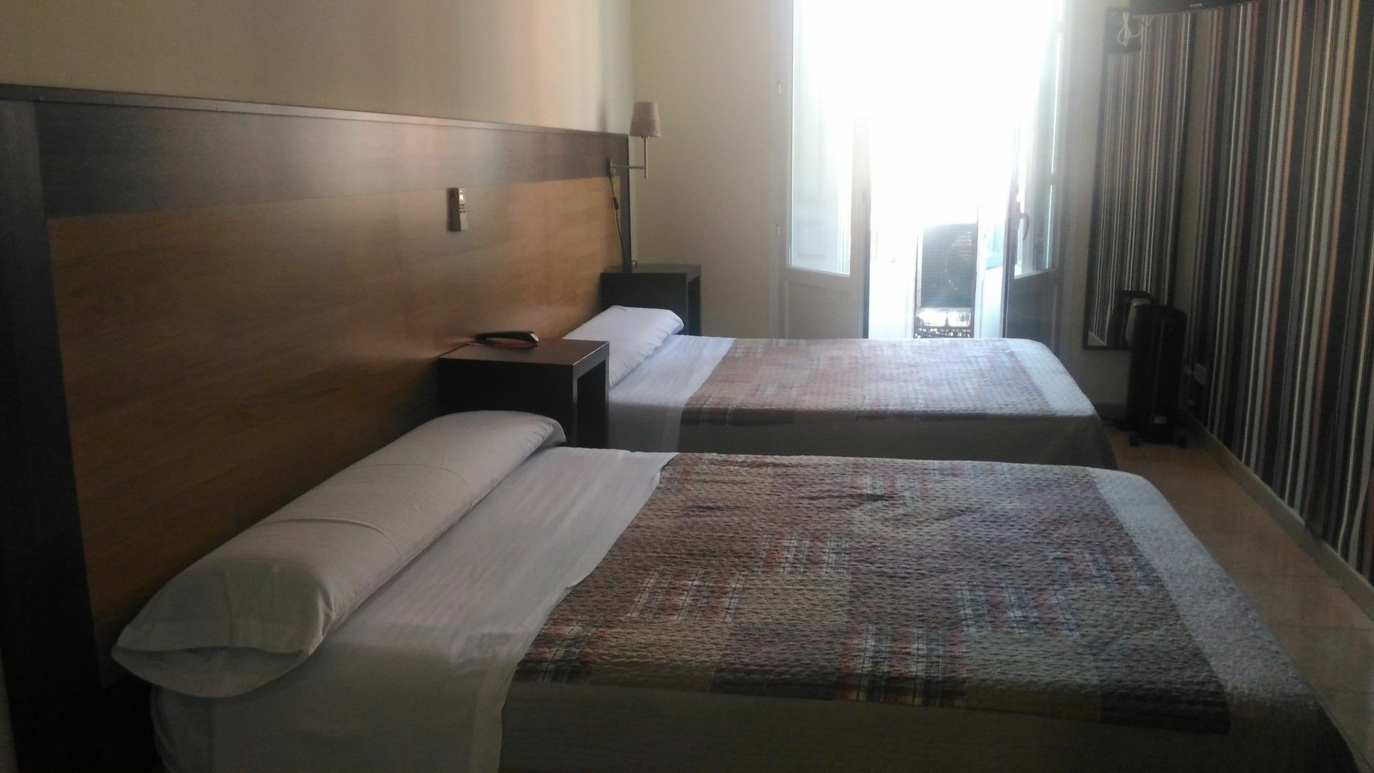 Hostal Alaska Madrid Extérieur photo