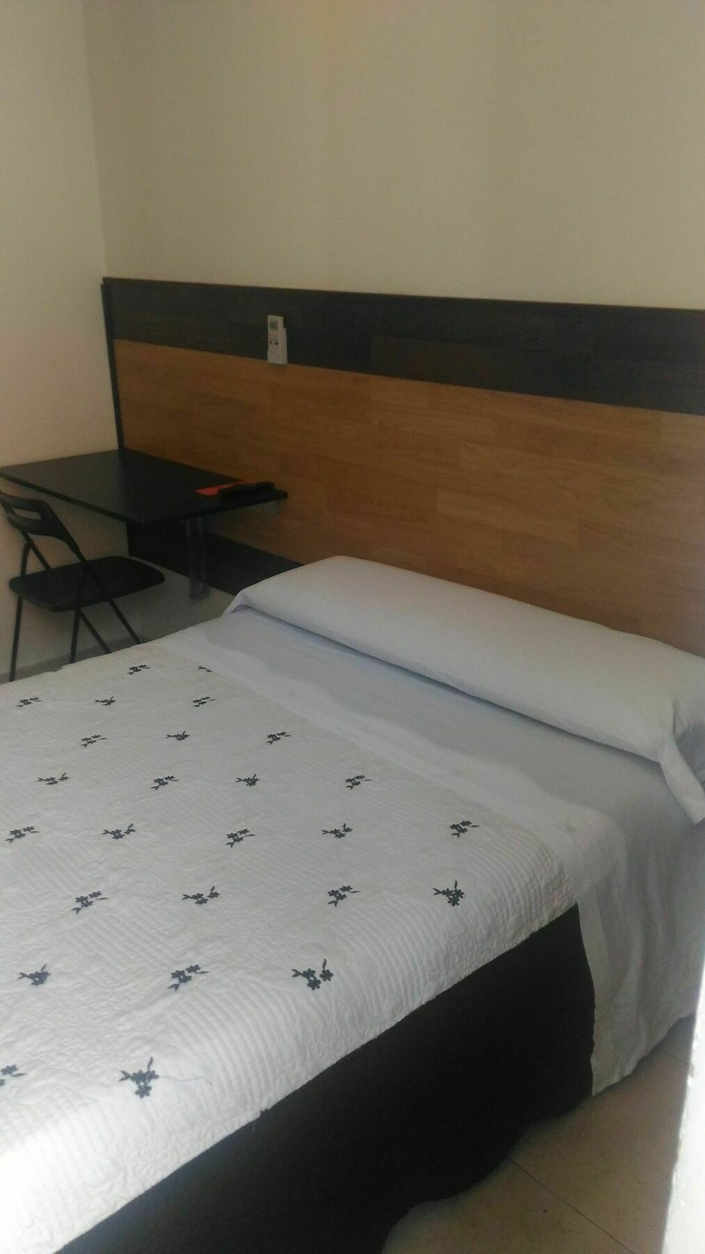 Hostal Alaska Madrid Extérieur photo
