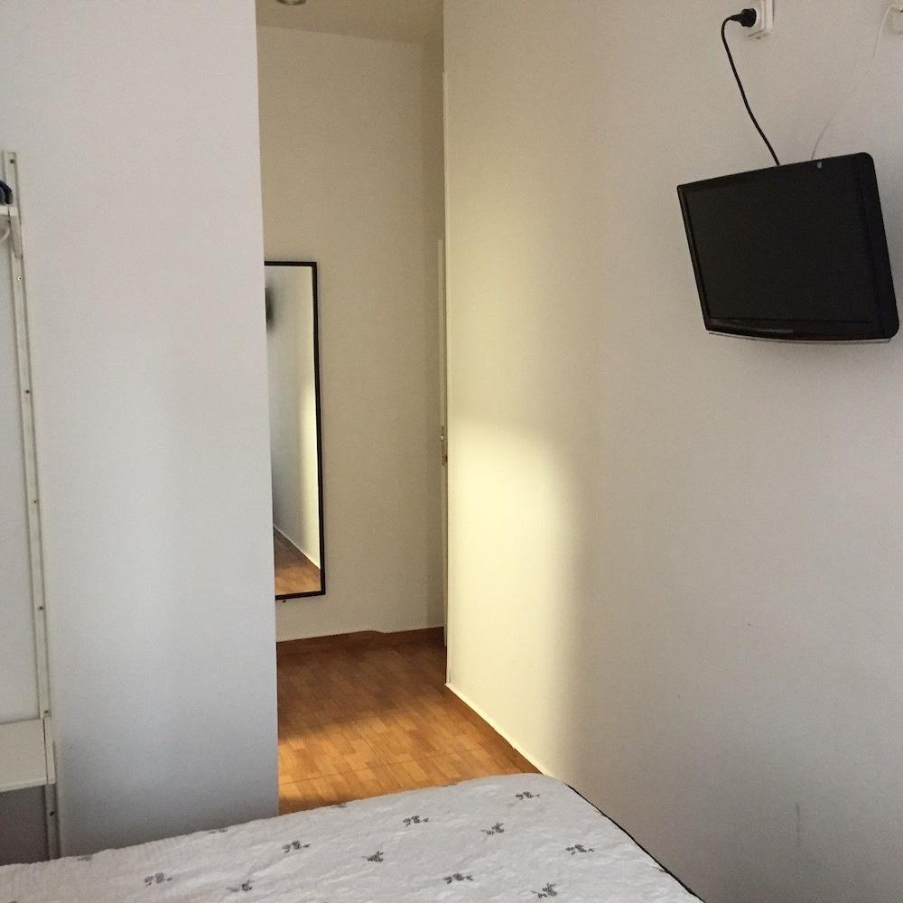 Hostal Alaska Madrid Extérieur photo
